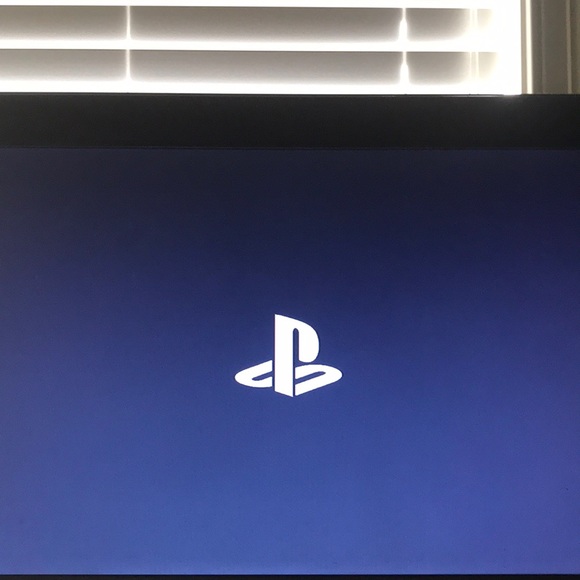 {SOLD} PLAYSTATION 4 - Picture 2 of 6